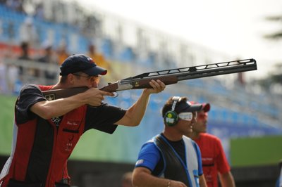 ../../backgrounds/Walton_Eller_at_2008_Summer_Olympics_double_trap_finals.jpg